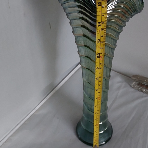 IMPERIAL GREEN/ LIME GREEN ANTIQUE RIPPLE CARNIVAL FUNERAL SIZE GLASS VASE - Picture 5 of 9